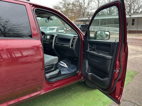 Used 2017 RAM 1500 Express image 27