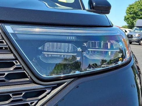 Certified 2023 Ford Explorer XLT w/ Equipment Group 202A AWD/4WD image 9