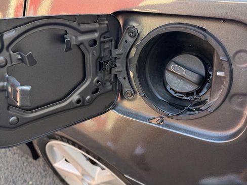 Used 2014 Toyota Camry SE w/ Moonroof Package FWD image 15