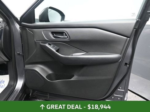 Used 2024 Nissan Rogue S image 21