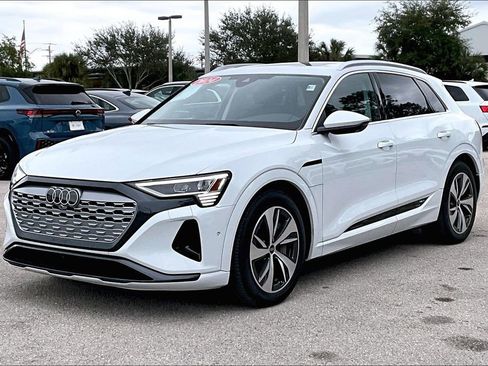 Certified 2024 Audi Q8 e-tron Premium Plus image 9