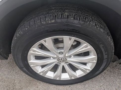 Used 2018 Volkswagen Tiguan SE w/ 3rd Row Seat Package image 17
