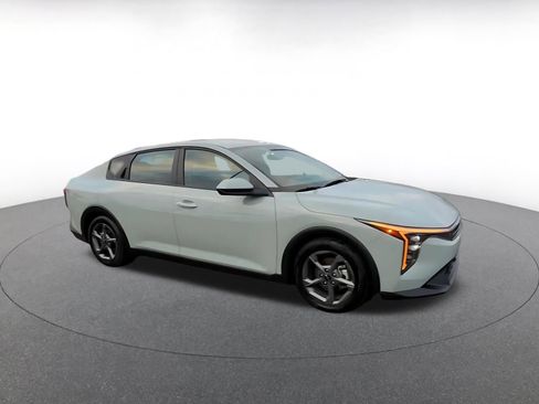 Used 2025 Kia K4 LXS image 2