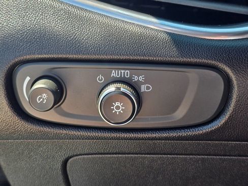 Used 2020 Chevrolet Malibu LT FWD image 23