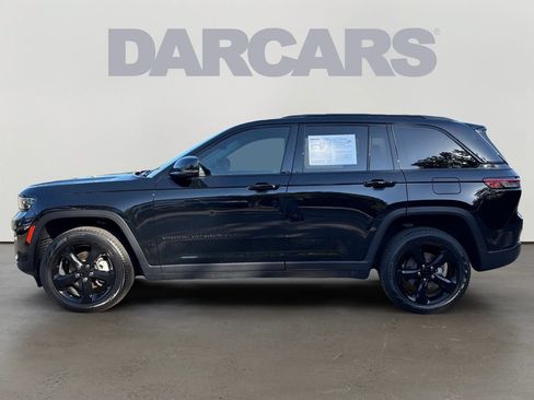 Used 2024 Jeep Grand Cherokee Limited w/ Black Appearance Package AWD/4WD image 4