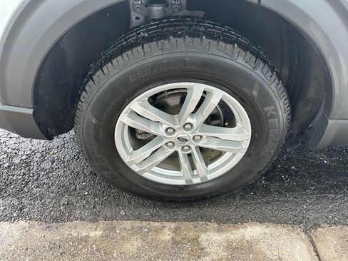 Used 2021 Ford Explorer XLT image 11