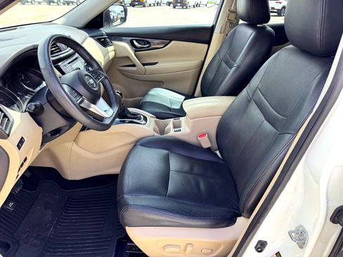 Used 2017 Nissan Rogue SV FWD image 12