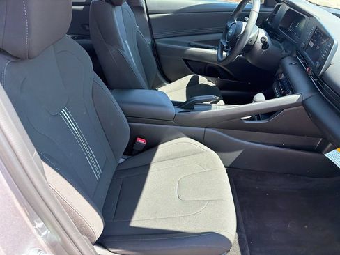 Certified 2025 Hyundai Elantra Sport FWD image 13