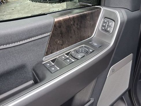 Used 2025 Ford F250 Lariat w/ Black Appearance Package image 15