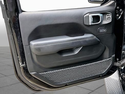 Used 2019 Jeep Wrangler Unlimited Sahara AWD/4WD image 21
