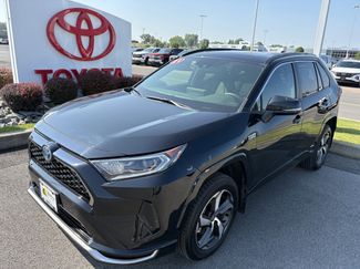 Used 2021 Toyota RAV4 SE video 1