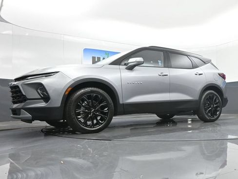 New 2026 Chevrolet Blazer LT w/ LPO, Black Sport Package FWD image 21