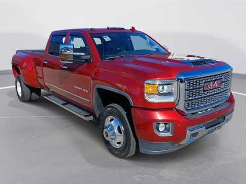 Used 2018 GMC Sierra 3500 Denali w/ Duramax Plus Package image 3