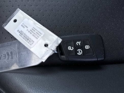 Used 2023 Volkswagen Tiguan SE R-Line image 40