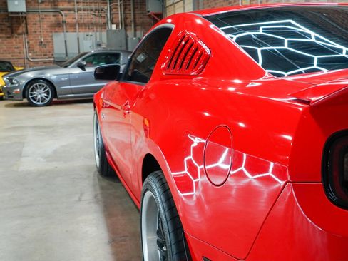 Used 2013 Ford Mustang GT Premium RWD image 16