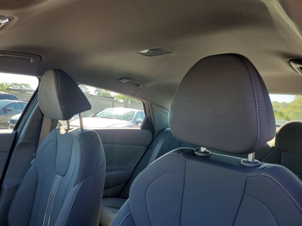 Used 2026 Hyundai Elantra Sport w/ Cargo Package FWD image 18