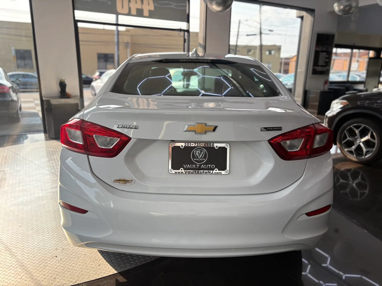 Used 2017 Chevrolet Cruze Premier FWD image 5