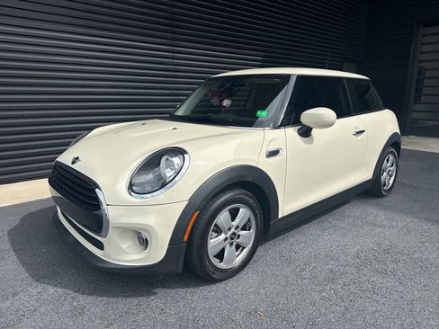 Used 2021 MINI Cooper 2-Door Hardtop FWD image 1