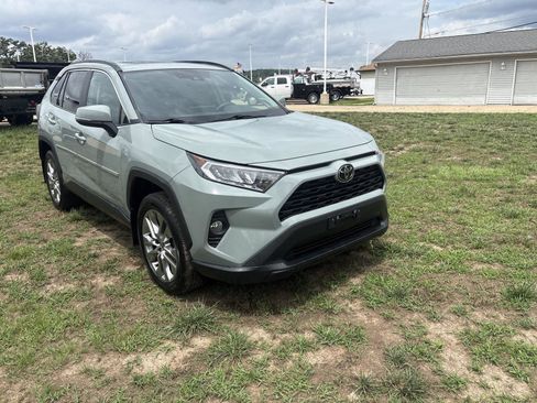 Used 2021 Toyota RAV4 XLE Premium AWD/4WD image 3