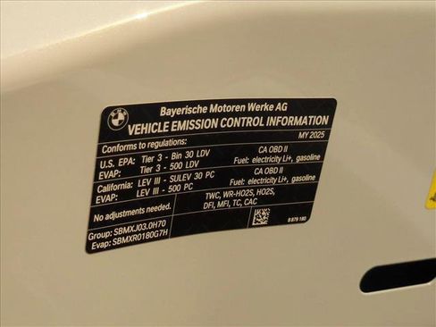 Certified 2025 BMW 750e xDrive w/ Premium Package AWD/4WD image 28