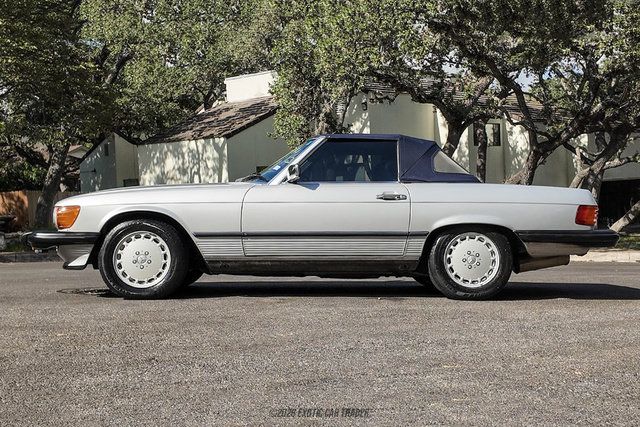 Used 1988 Mercedes-Benz 560 SL image 3