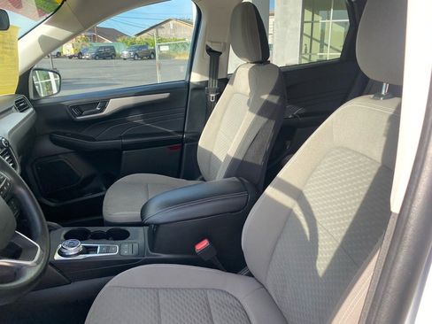 Used 2022 Ford Escape SE image 21