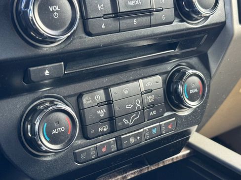 Used 2017 Ford F250 Lariat w/ Chrome Package image 15