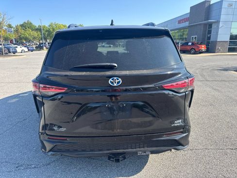Used 2021 Toyota Sienna XSE w/ XSE Plus Package FWD image 8