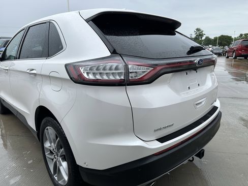 Used 2018 Ford Edge Titanium w/ Equipment Group 302A AWD/4WD image 9
