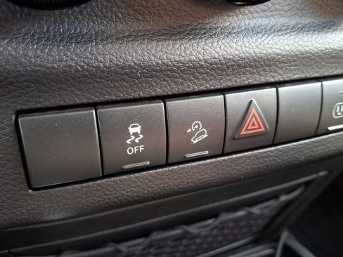 Used 2017 Jeep Wrangler Unlimited Sahara w/ Connectivity Group AWD/4WD image 23
