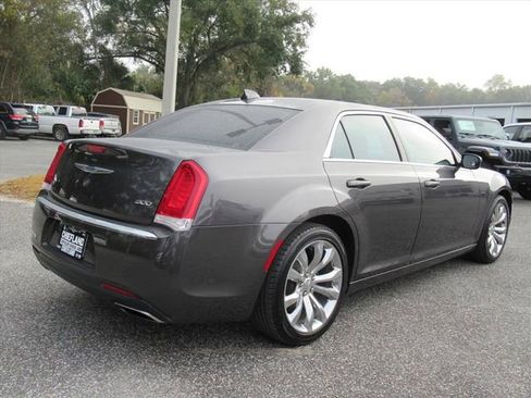 Used 2019 Chrysler 300 Touring w/ Quick Order Package 2EF image 6