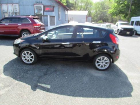 Used 2019 Ford Fiesta SE w/ Equipment Group 201A FWD image 4
