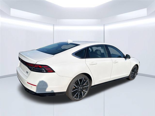 Used 2024 Honda Accord Touring image 5