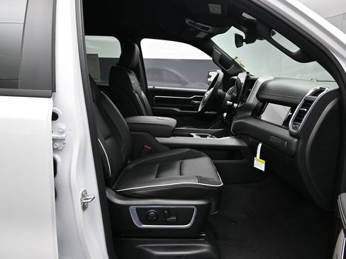New 2026 RAM 1500 Laramie AWD/4WD image 23