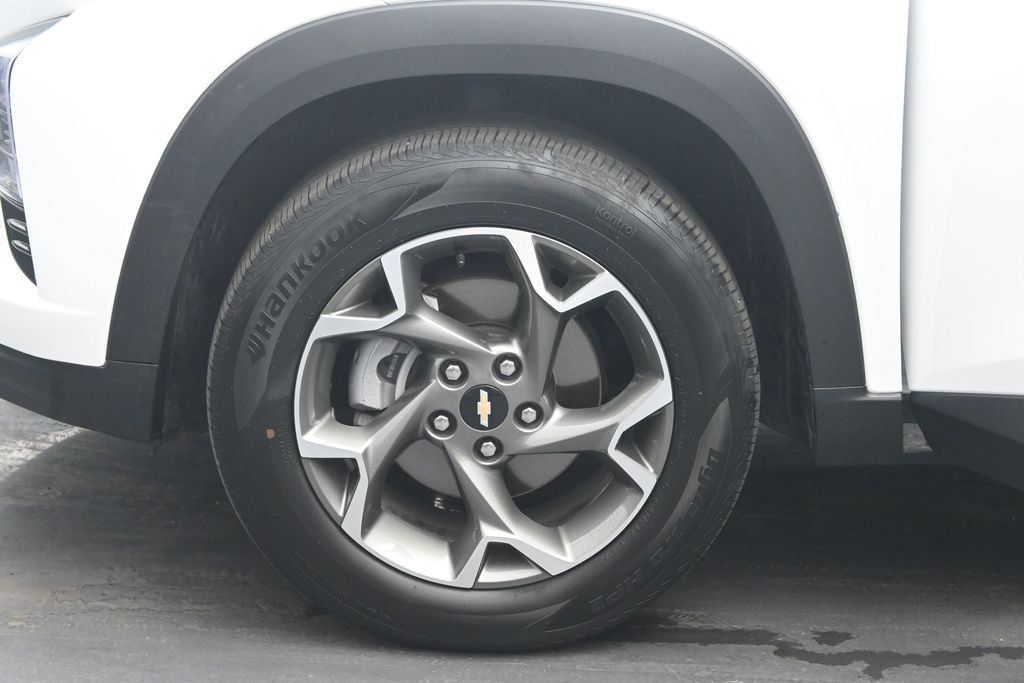 Used 2025 Chevrolet Trax LT w/ LT Convenience Package FWD image 31