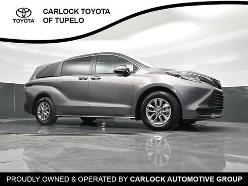 Used 2022 Toyota Sienna LE FWD image 42