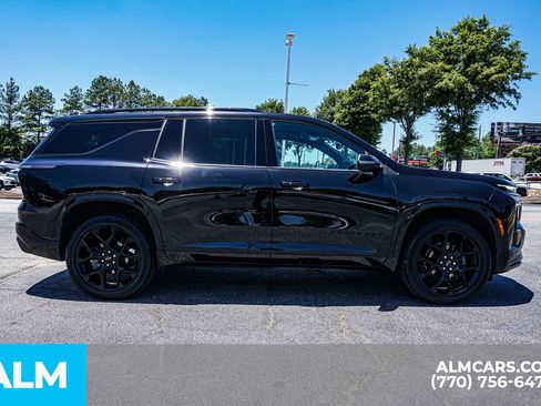 Used 2024 Chevrolet Traverse RS AWD/4WD image 10