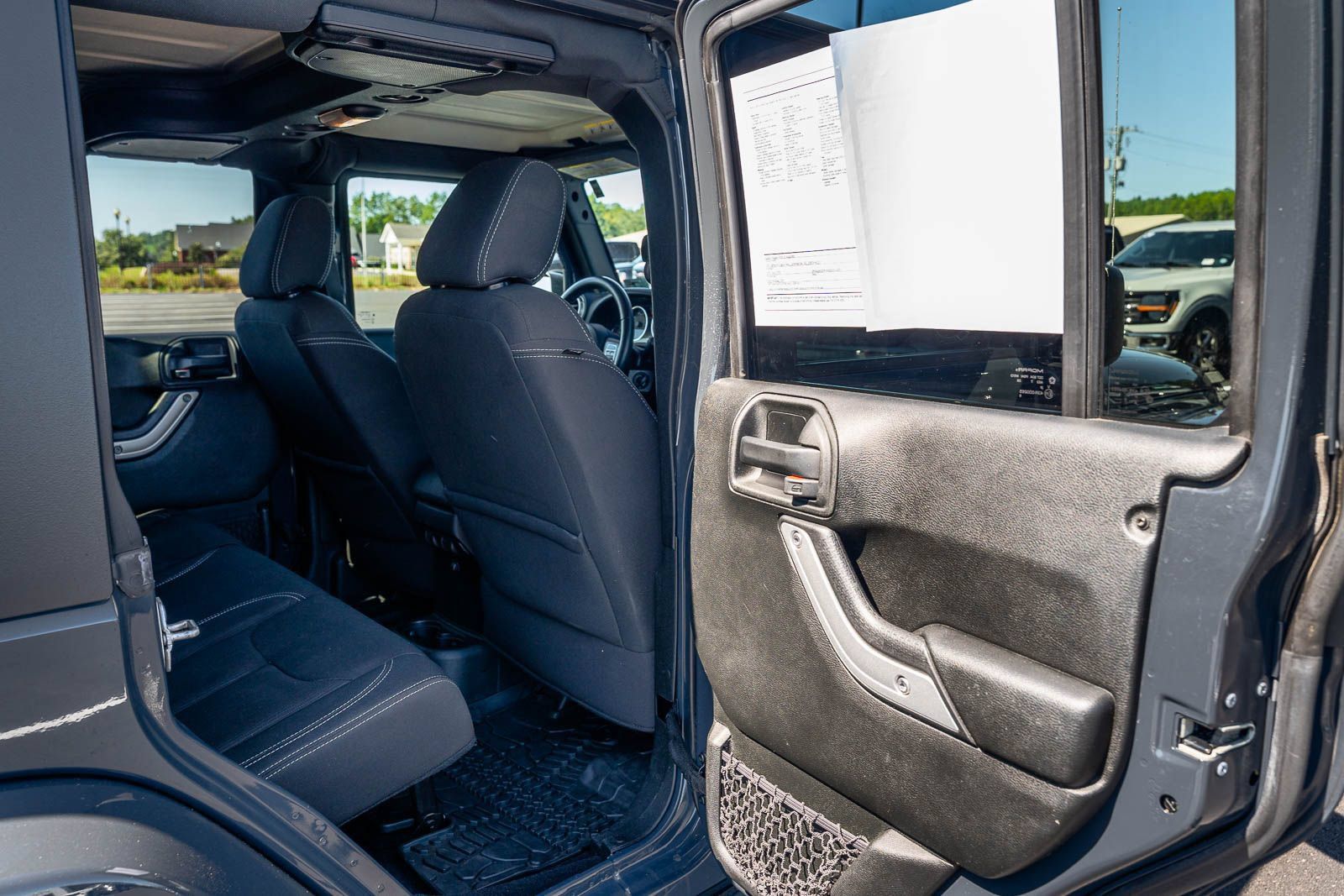 Used 2017 Jeep Wrangler Unlimited Sahara AWD/4WD image 13
