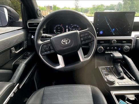 Used 2025 Toyota 4Runner TRD Off-Road Premium AWD/4WD image 3
