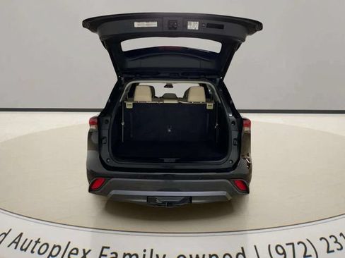 Used 2024 Toyota Highlander Limited AWD/4WD image 93