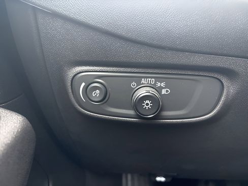 Used 2023 Chevrolet Equinox LT FWD image 27