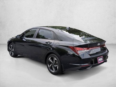 Used 2023 Hyundai Elantra SEL w/ Convenience Package FWD image 8