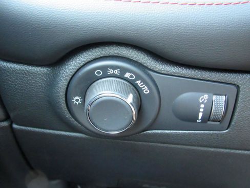 Used 2025 Dodge Durango GT AWD/4WD image 17