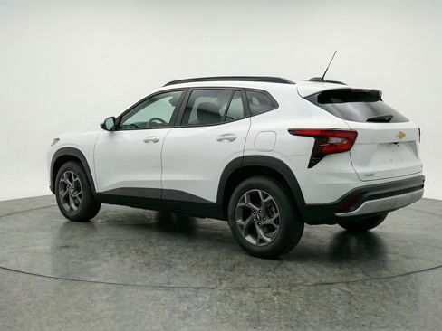 Used 2025 Chevrolet Trax LT image 6