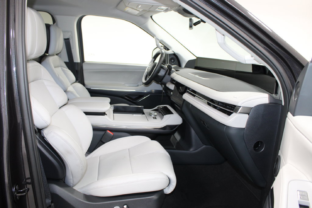 New 2026 Lincoln Navigator Premiere AWD/4WD image 30