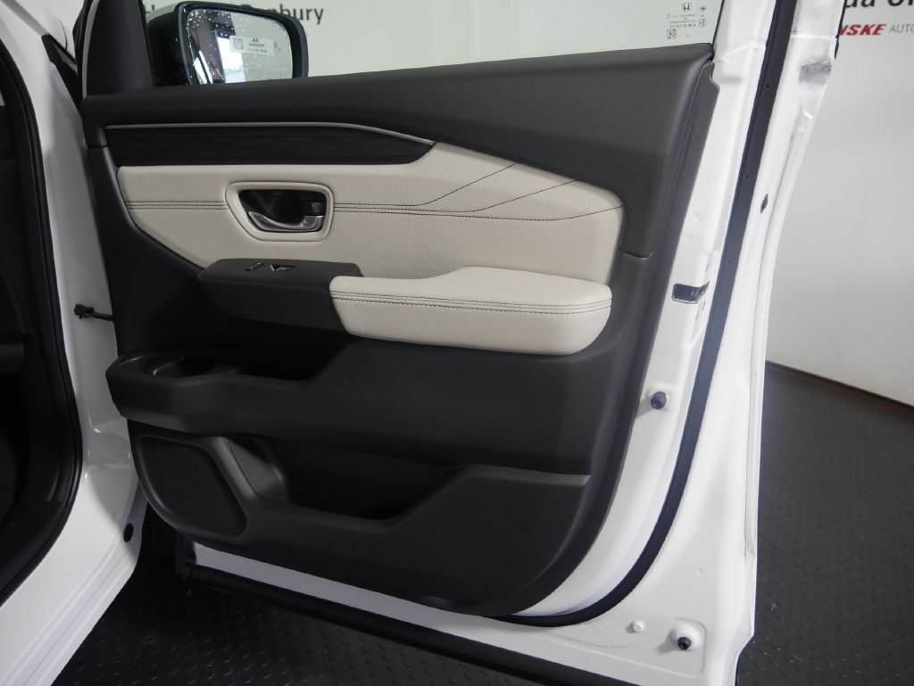 New 2026 Honda Pilot Touring image 5