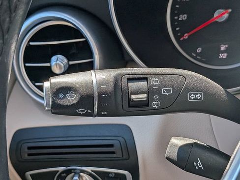 Used 2020 Mercedes-Benz GLC 300 image 25