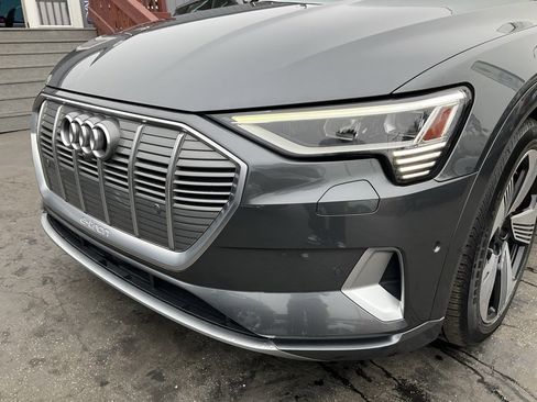Used 2019 Audi e-tron Prestige w/ Prestige Package image 91