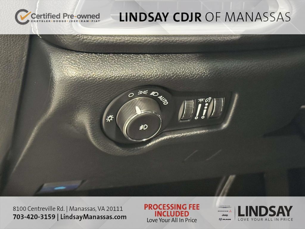 Certified 2025 Chrysler Pacifica Limited FWD image 28