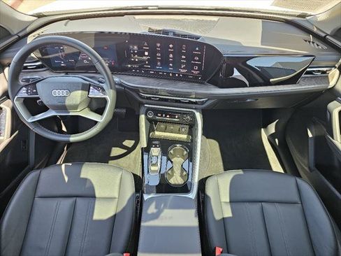 Used 2025 Audi Q5 Premium w/ Convenience Package AWD/4WD image 4